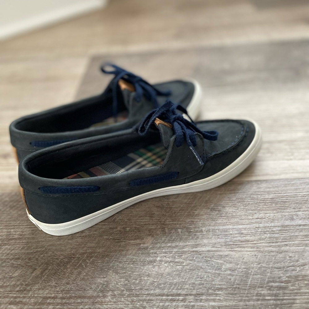 Sperry navy suede with tie and white sole boat shoe size 6